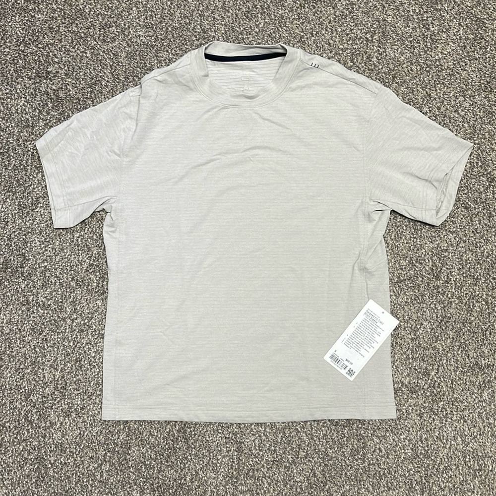 LULULEMON Men's work out shirt